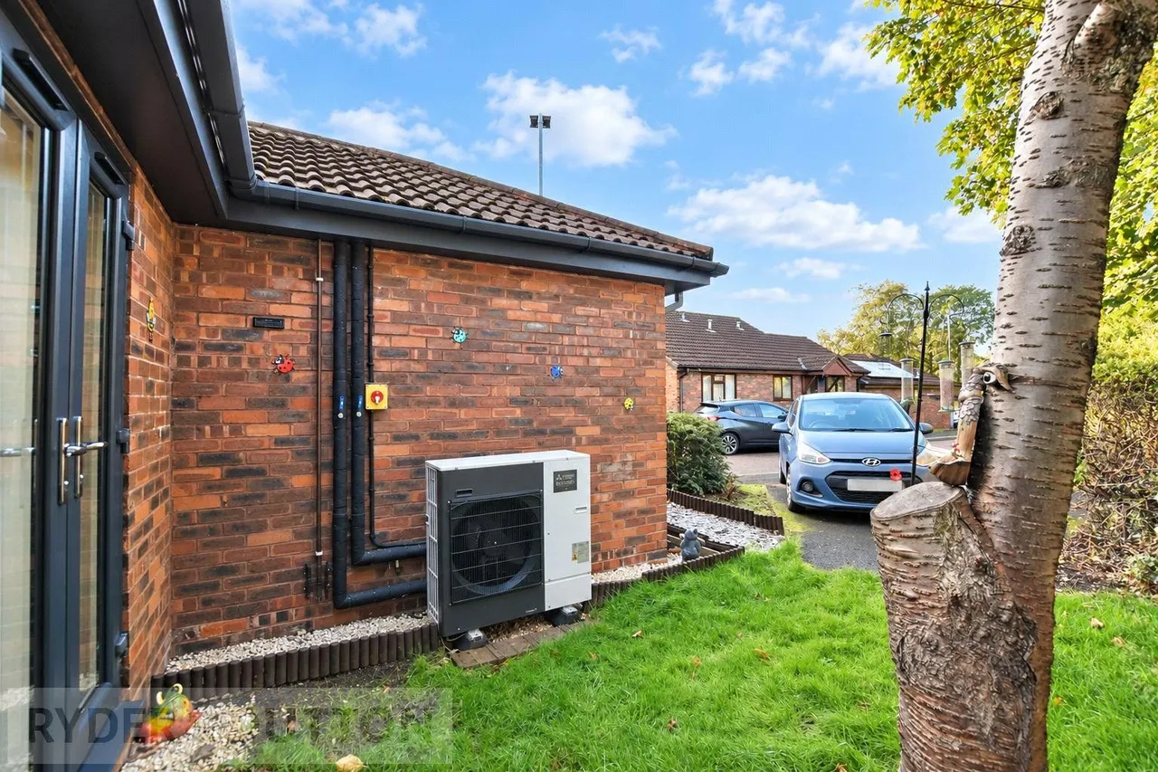 Mulberry Close, Rochdale, OL11, photo 13