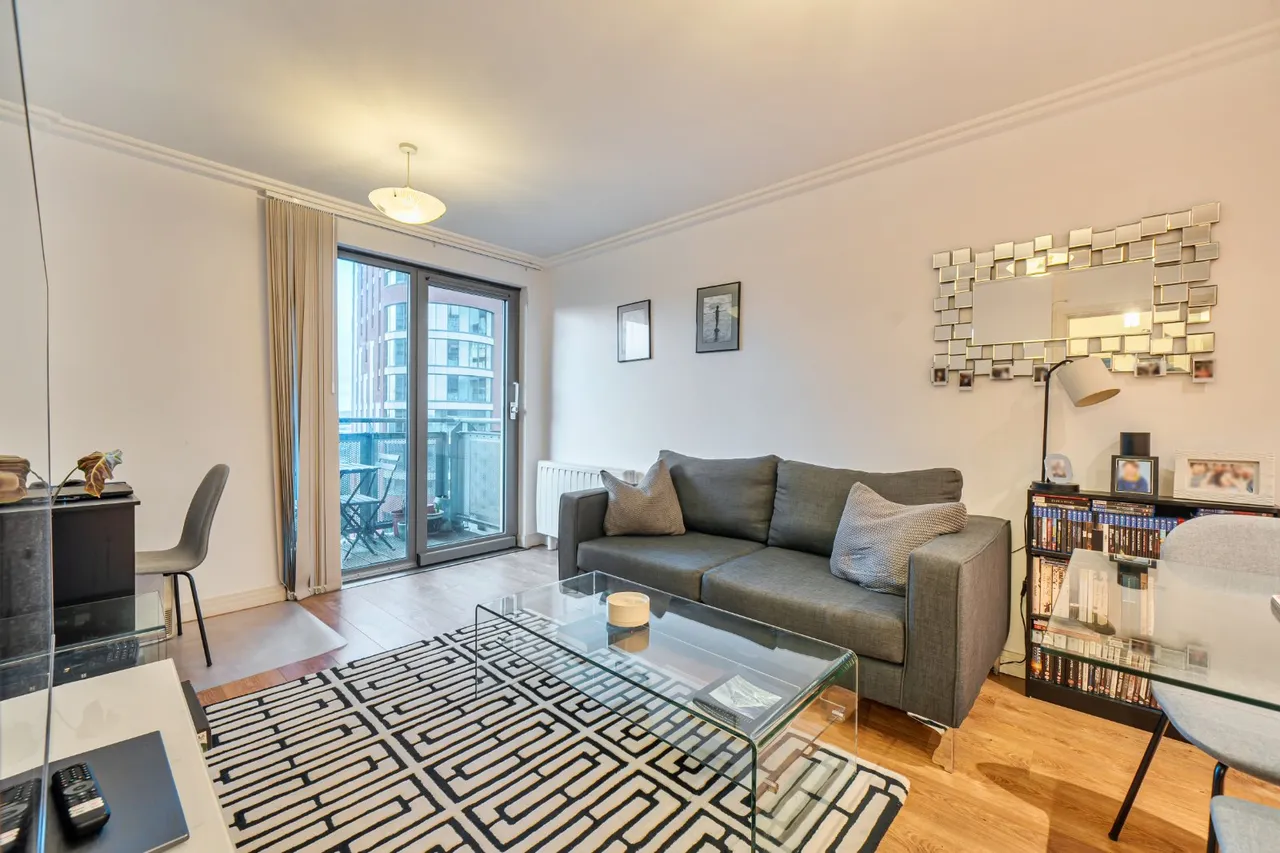 2 bed flat for sale — Victoria Road, Acton, London, W3