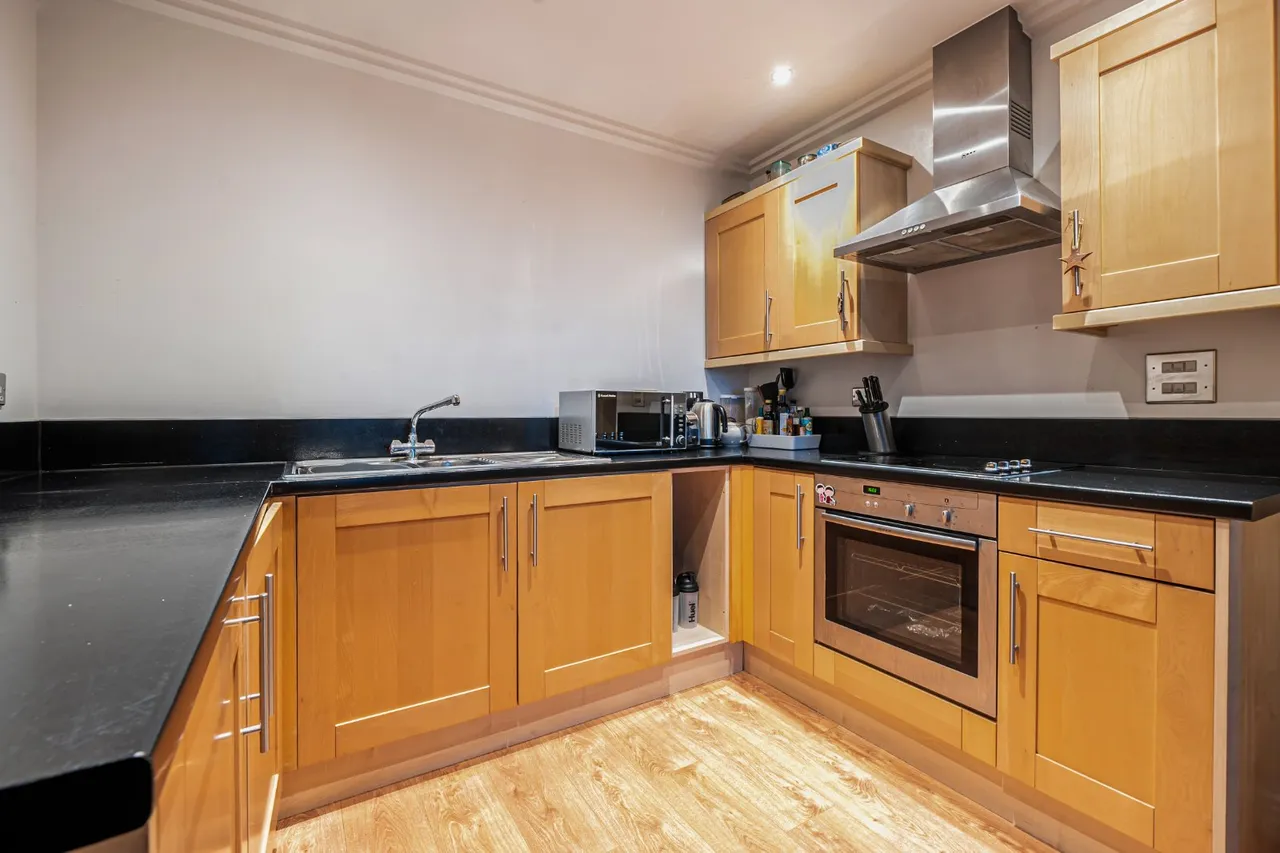 Victoria Road, Acton, London, W3, photo 12