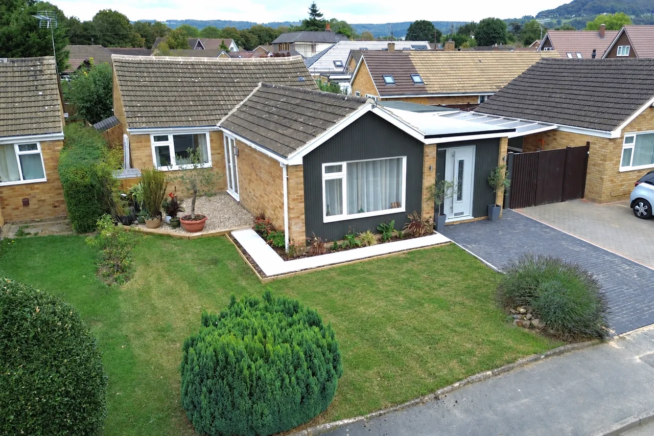 3 bed house for sale, Colerne Drive, Hucclecote, GL3