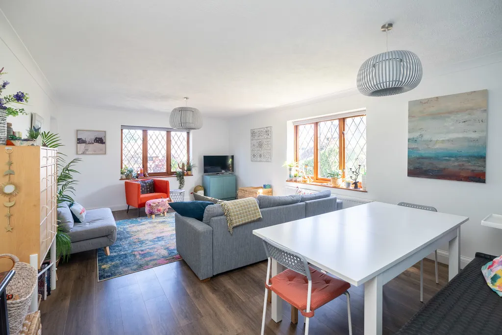 2 bed flat for sale, Harrowlands Park, Dorking, RH4