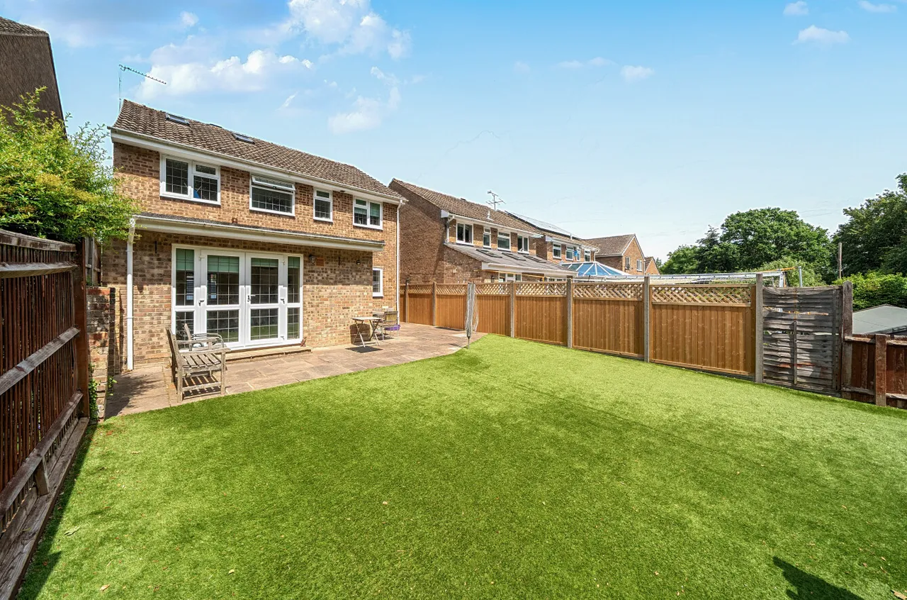 Scarletts Close, Uckfield, TN22, photo 2