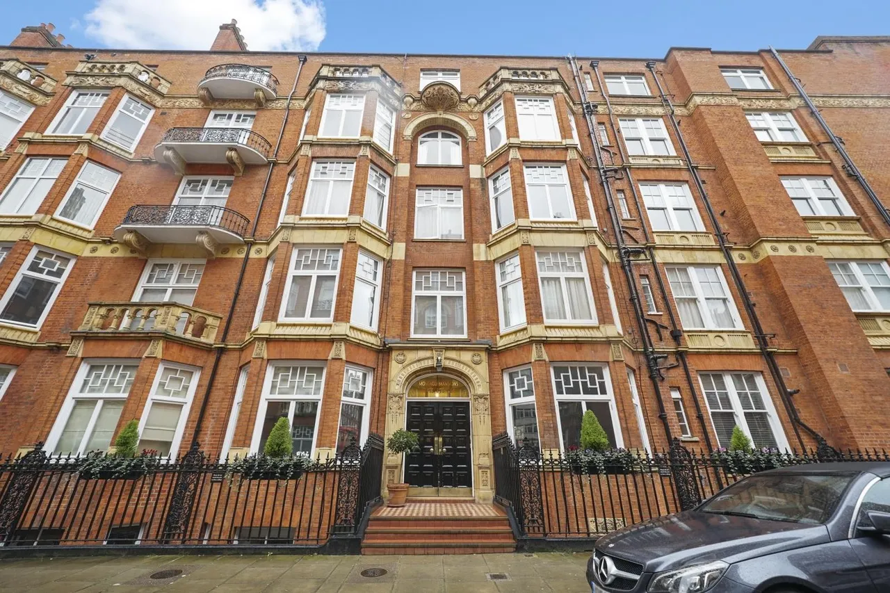 Montagu Mansions, London, photo 2