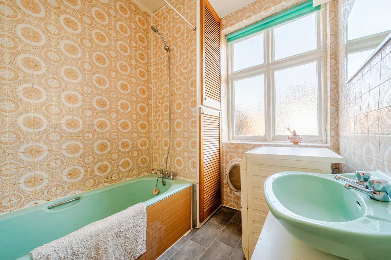 Westwood Lane, DA16, photo 8