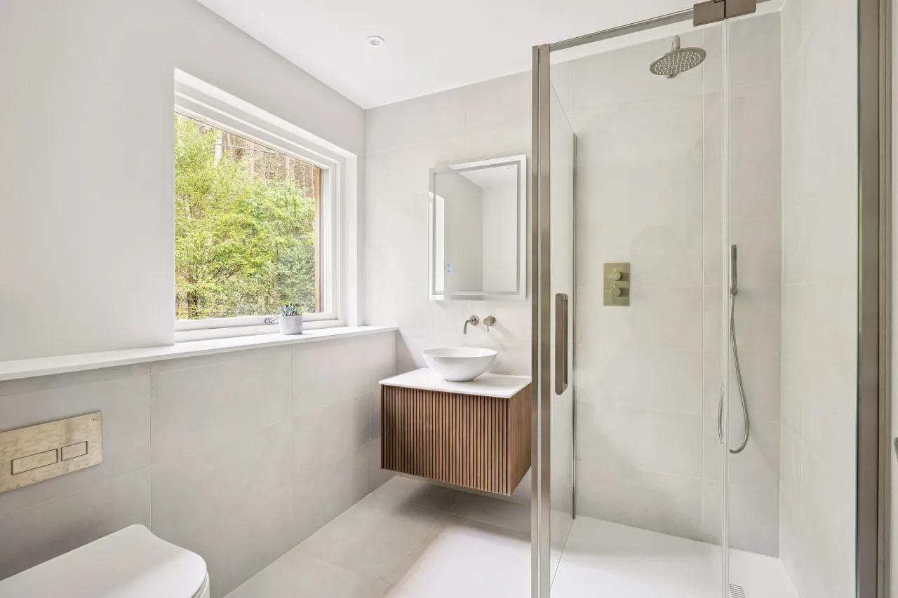 Whitmore Vale Road, GU26, photo 20