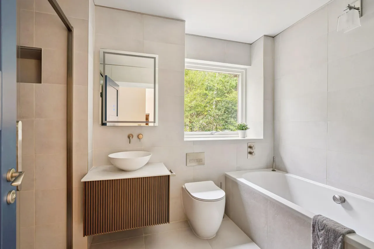 Whitmore Vale Road, GU26, photo 14
