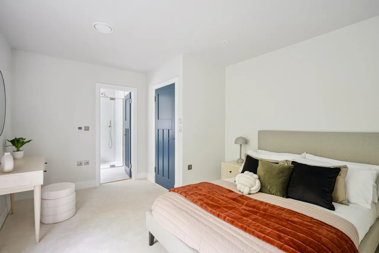 Whitmore Vale Road, GU26, photo 19