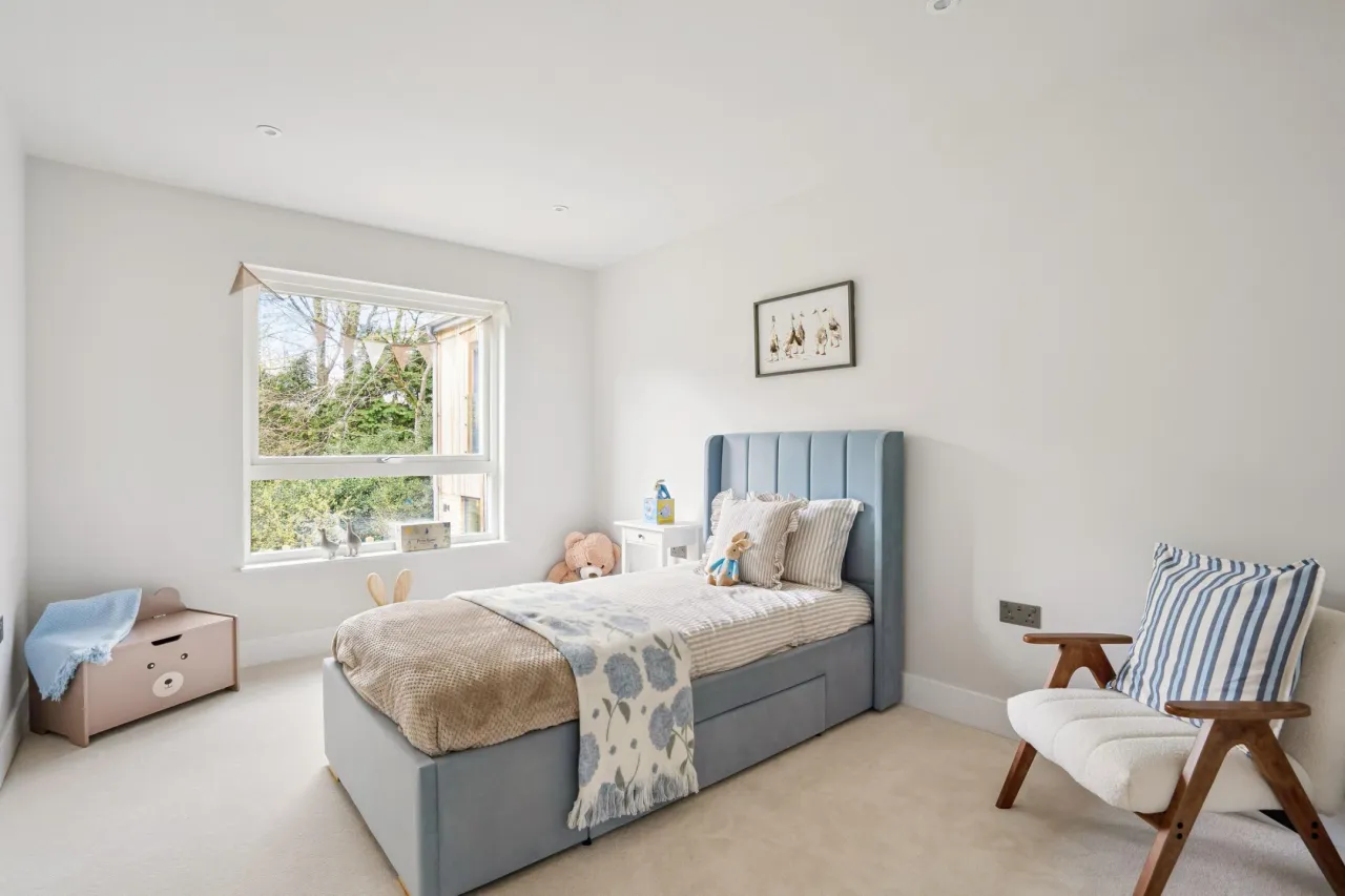 Whitmore Vale Road, GU26, photo 13