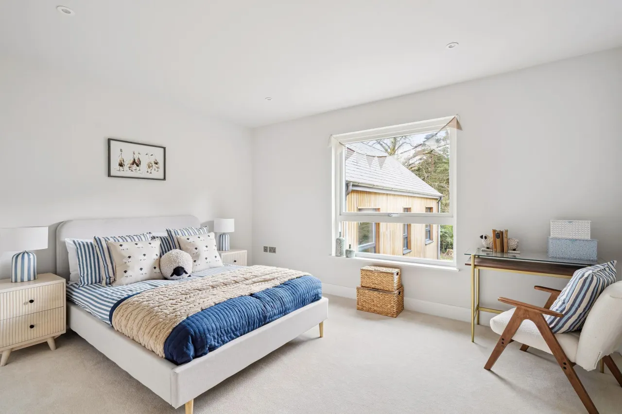 Whitmore Vale Road, GU26, photo 16