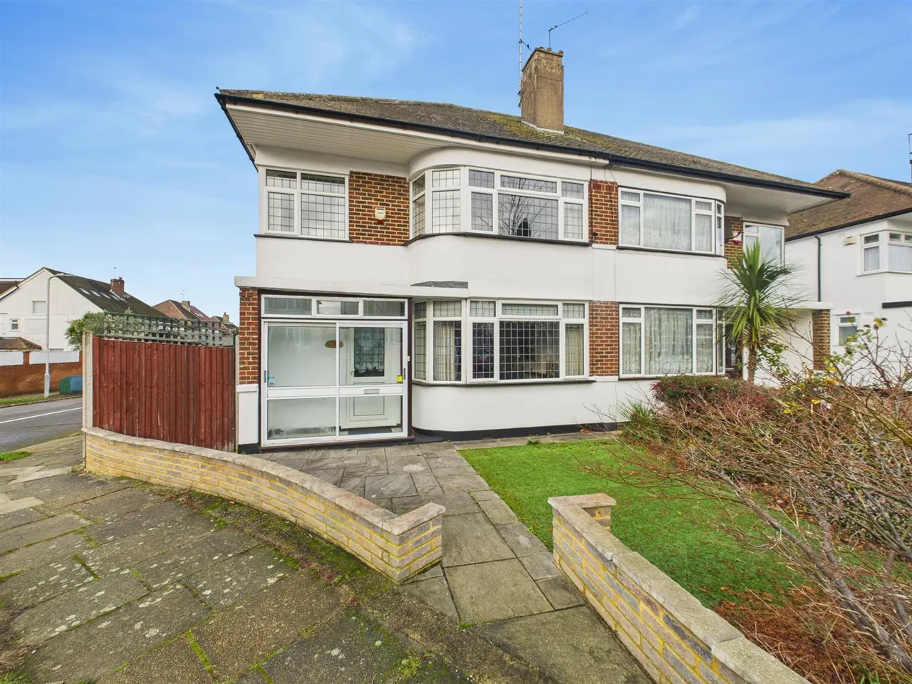3 bed property for sale — Warrender Way, Ruislip, HA4 8EB