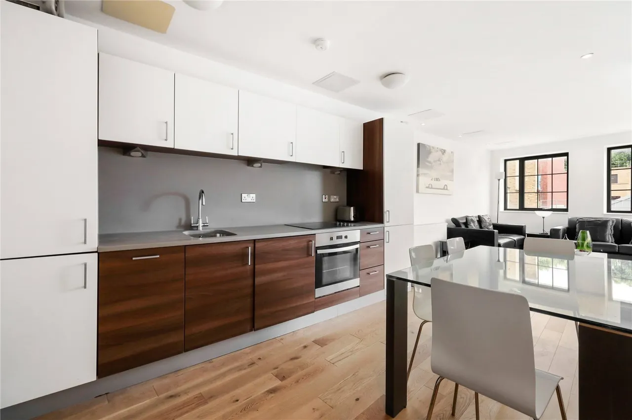 Lolesworth Close, London, E1, photo 3