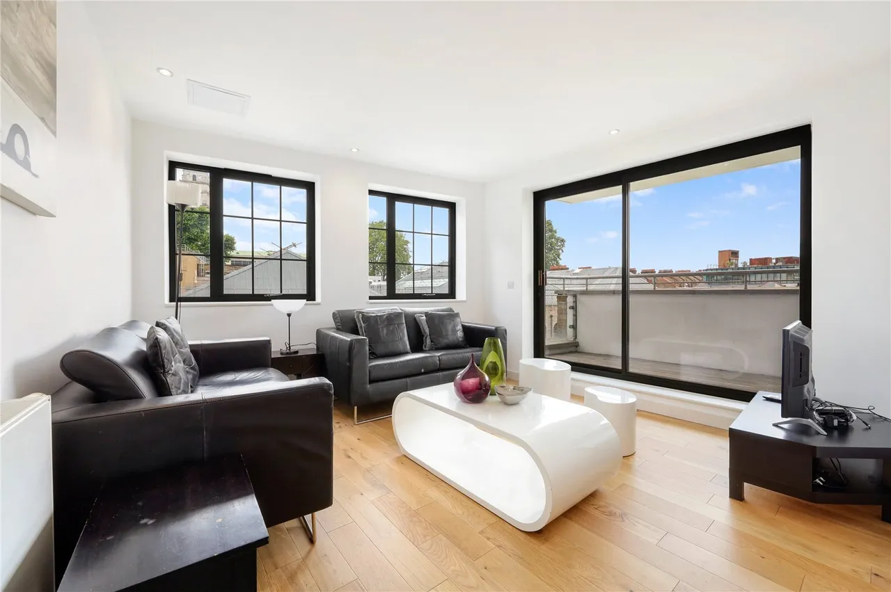 Lolesworth Close, London, E1, photo 6