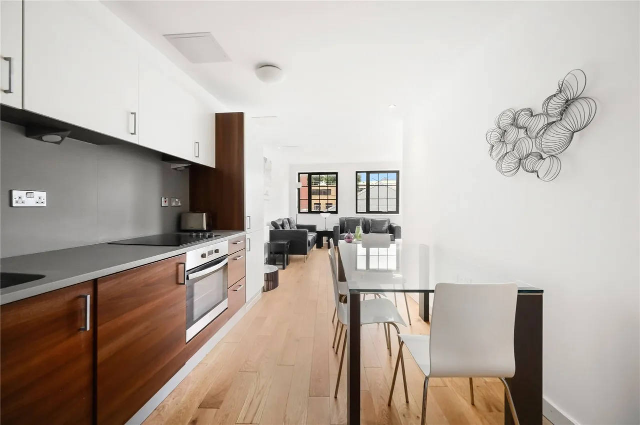 Lolesworth Close, London, E1, photo 2