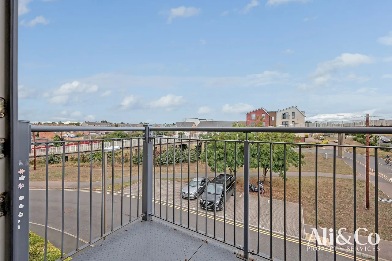 Meadow Drive, Aveley, Essex, RM15 4DY, photo 8