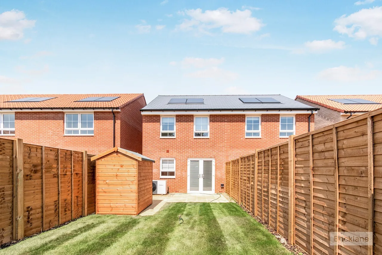 Skelton Drive, Thurston, Bury St Edmunds, photo 10