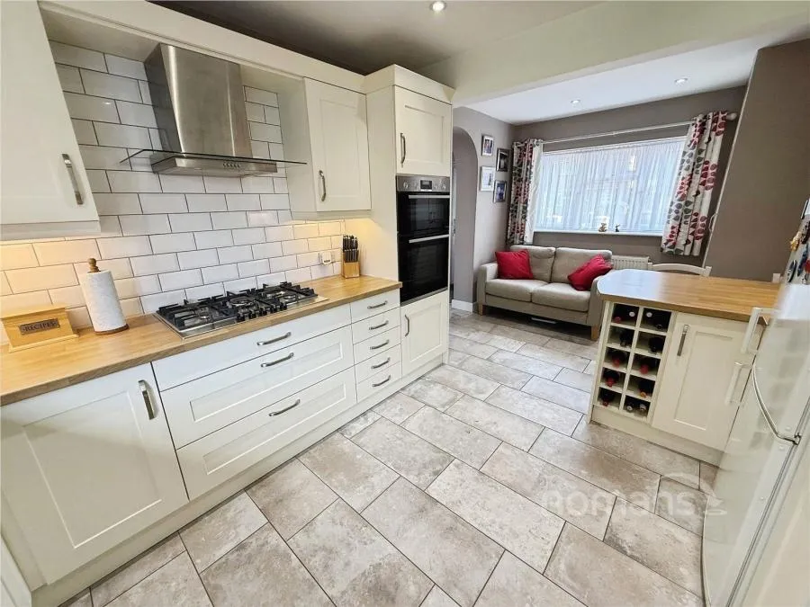 Mitcham Road, Camberley, GU15, photo 2
