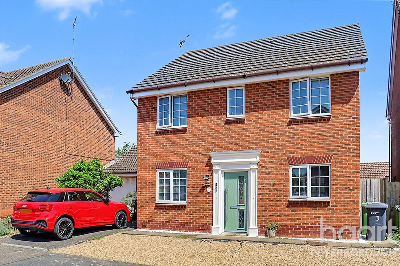 4 bed house for sale, Watersend Road, Hampton Hargate, PE7