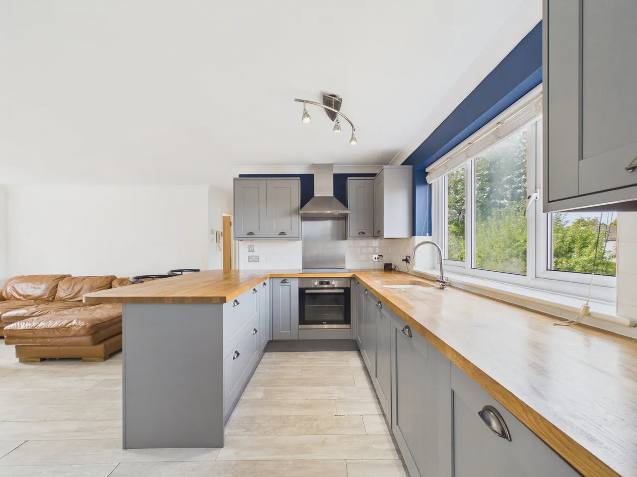 2 bed flat for sale, Leat Close, Sawbridgeworth