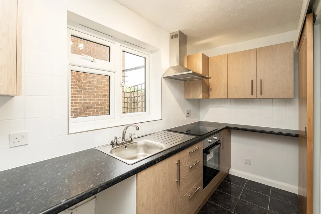 Barleymow Court, Betchworth, RH3, photo 3