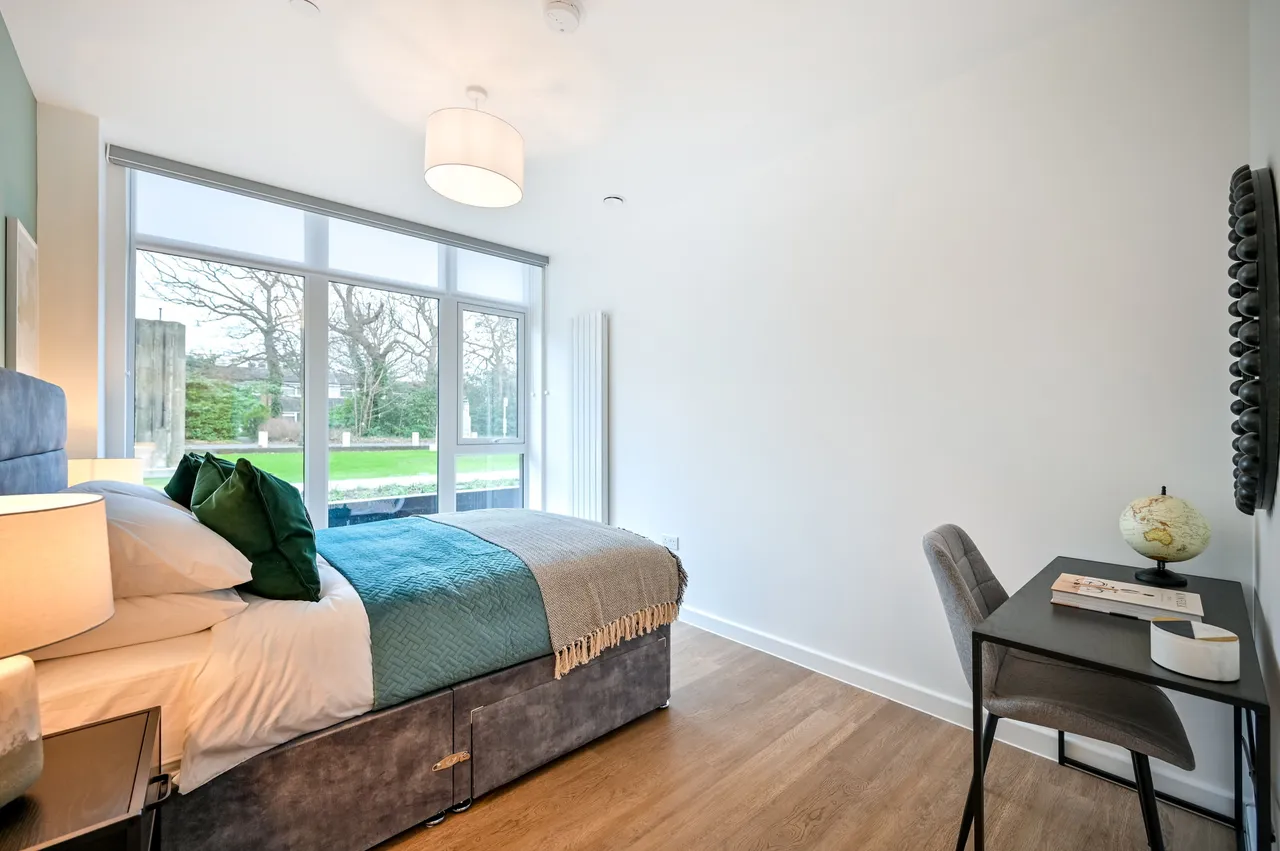 Showflat 1, Walton Court, 2 Leaping Birds Rise, Walton-on-Thames, photo 5