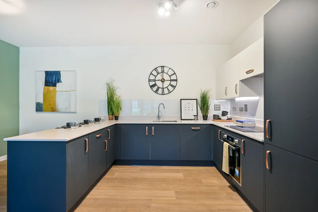 Showflat 1, Walton Court, 2 Leaping Birds Rise, Walton-on-Thames, photo 3