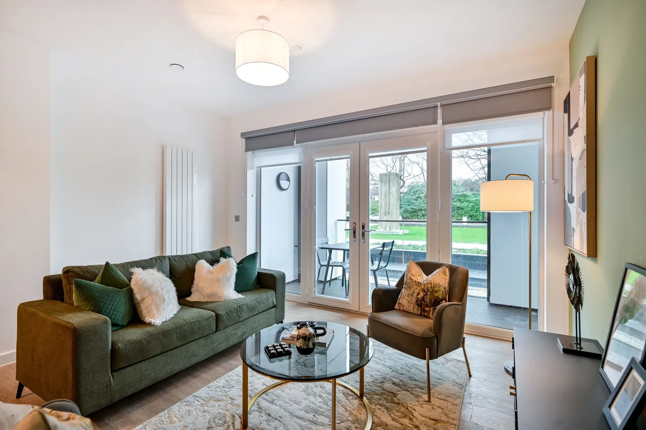 Showflat 1, Walton Court, 2 Leaping Birds Rise, Walton-on-Thames, photo 2
