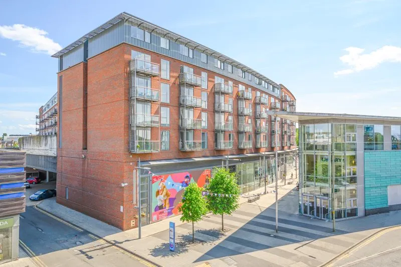 1 bed flat for sale — The Heart, Walton-On-Thames KT12 1GB