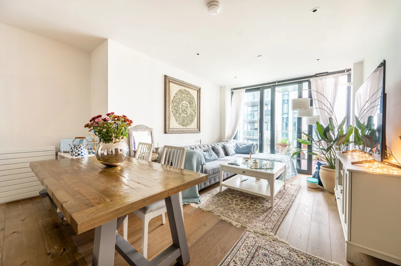 2 bed flat for sale — 18 Pienna Apartments, 2 Elvin Gardens, Wembley