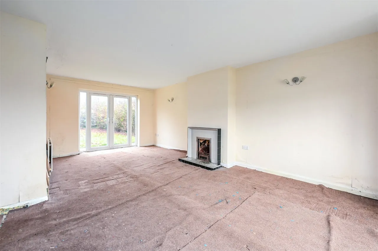 Hamesmoor Road, Mytchett, Camberley, Surrey, GU16 6JD, photo 3