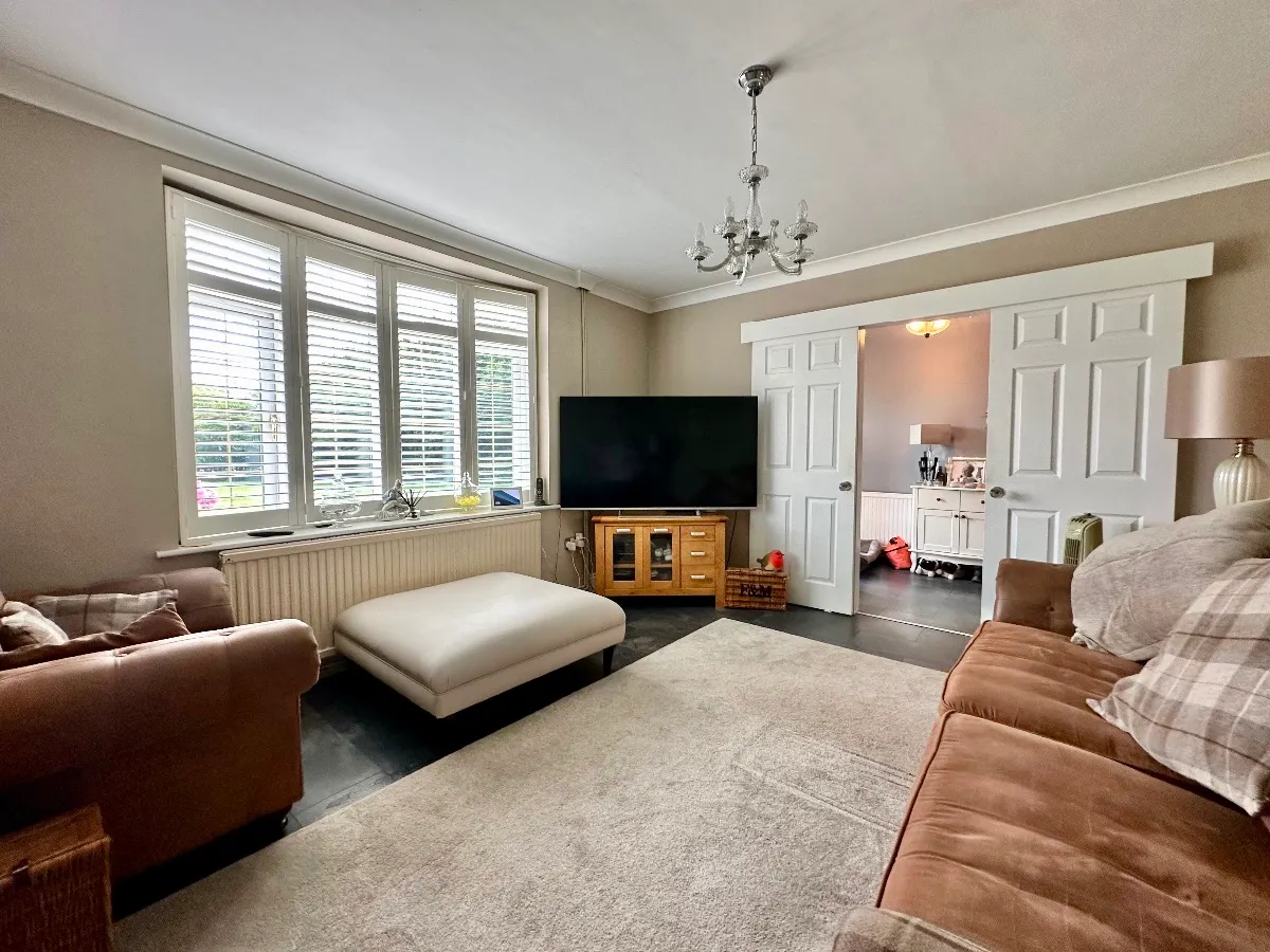 Melksham Drive, Harold Hill, photo 2