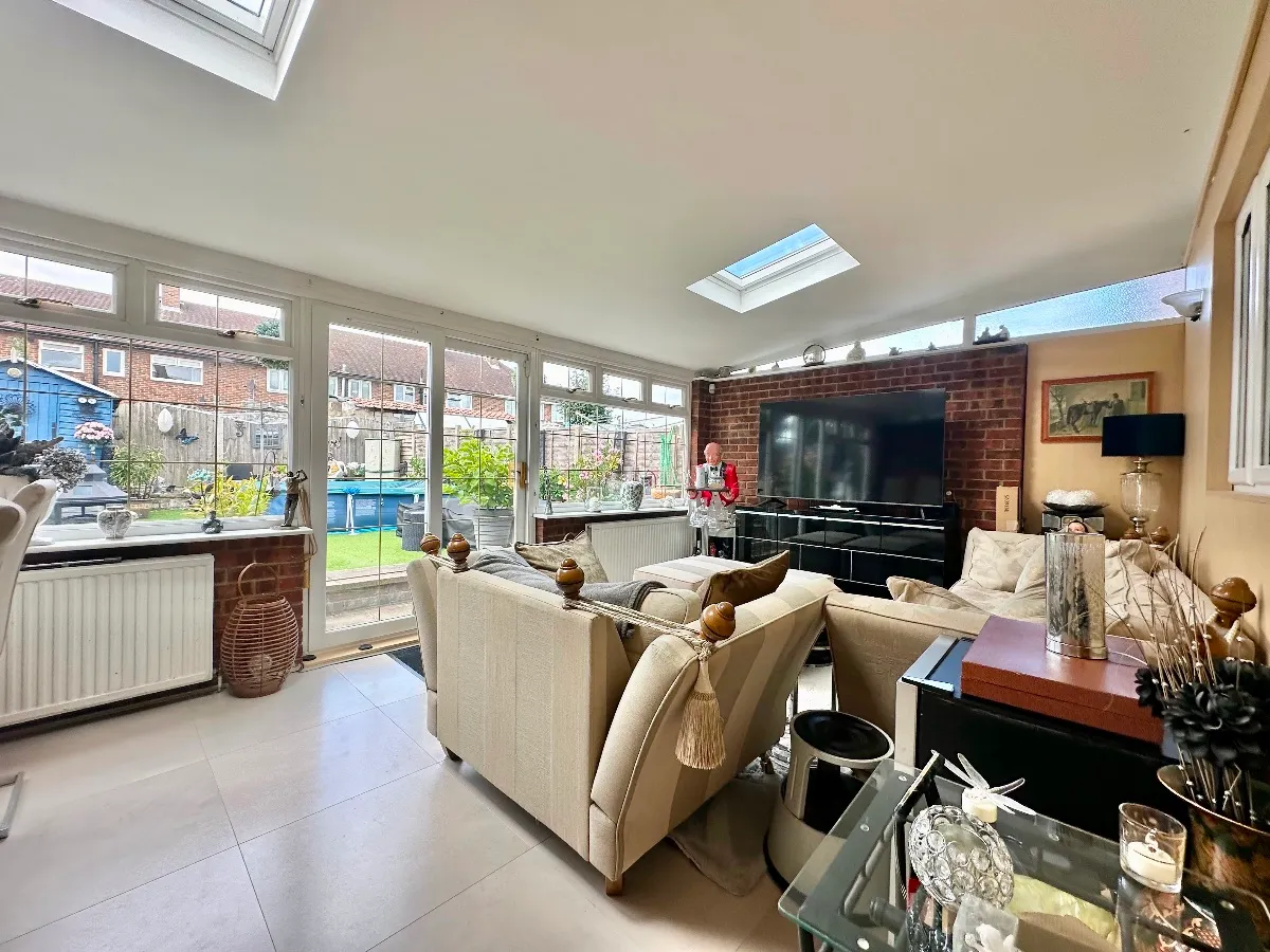 Melksham Drive, Harold Hill, photo 6