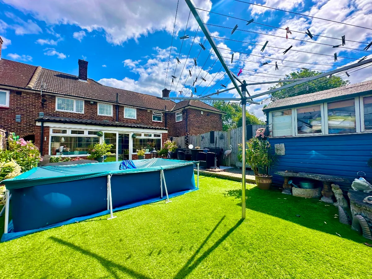 Melksham Drive, Harold Hill, photo 14