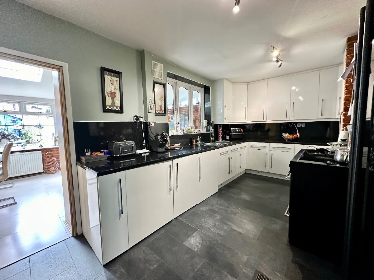 Melksham Drive, Harold Hill, photo 4