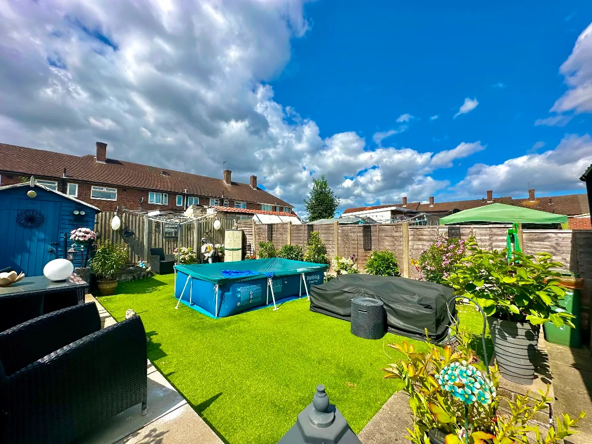 Melksham Drive, Harold Hill, photo 13