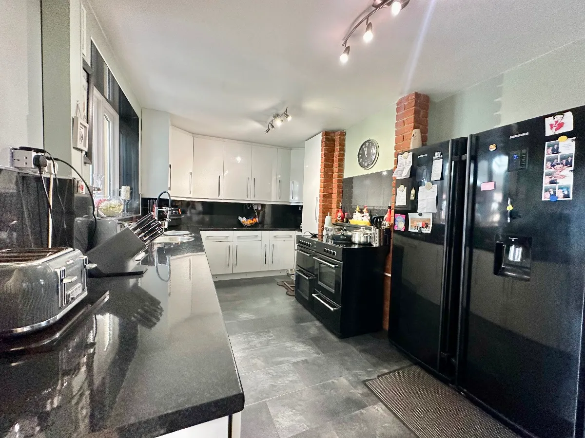 Melksham Drive, Harold Hill, photo 5