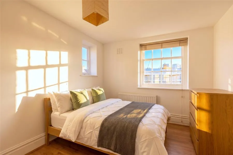 Vicarage Crescent, London, SW11, photo 4