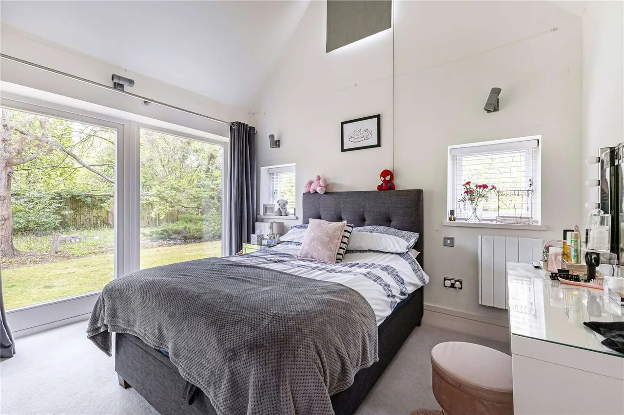 Buckhurst Road, Sunninghill, Berkshire, SL5 7QA, photo 7