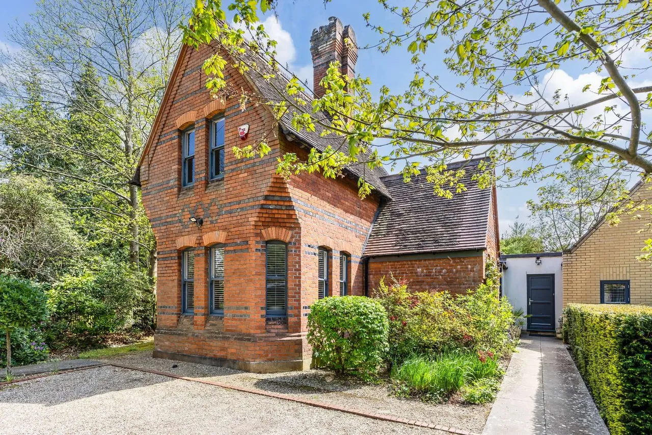 Buckhurst Road, Sunninghill, Berkshire, SL5 7QA, photo 12