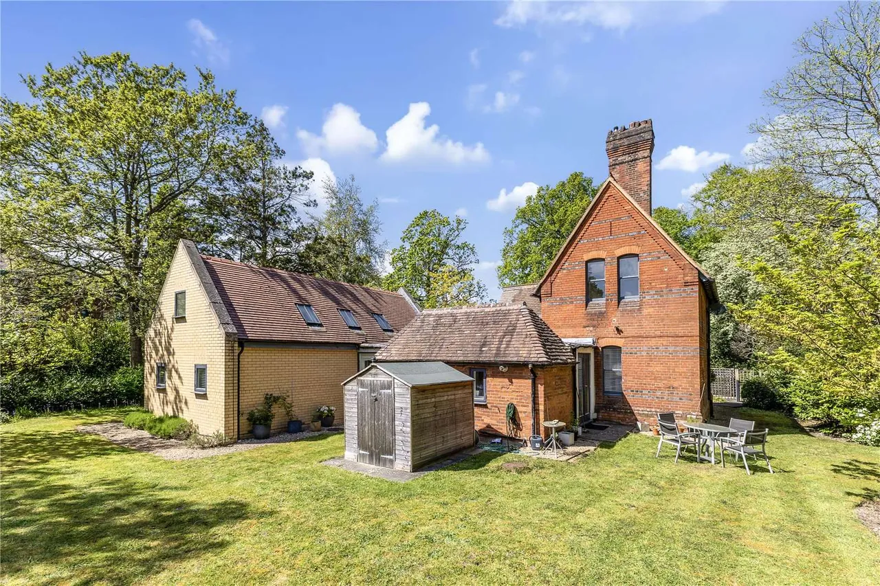 3 bed house for sale — Buckhurst Road, Sunninghill, Berkshire, SL5 7QA