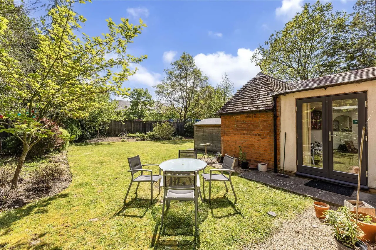 Buckhurst Road, Sunninghill, Berkshire, SL5 7QA, photo 11