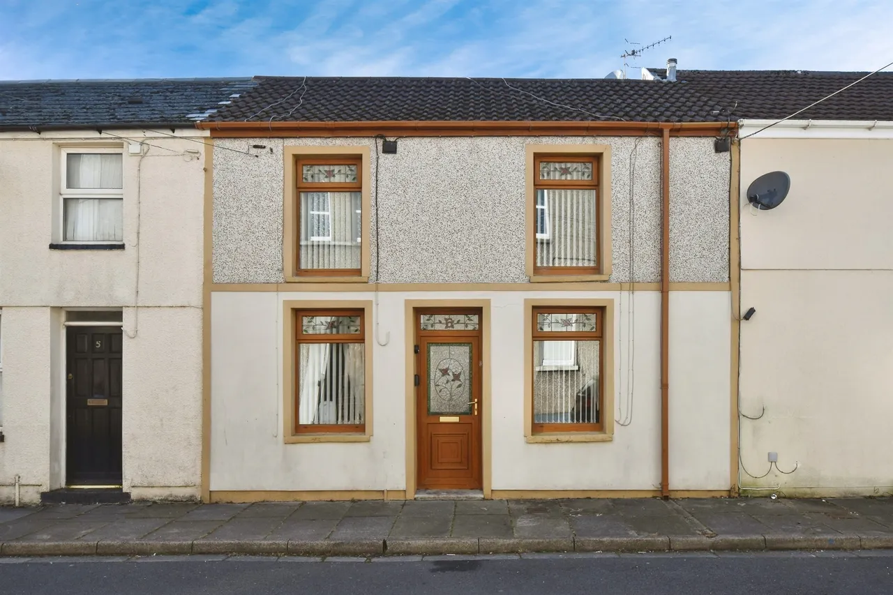 Cwmneol Place, Aberdare, CF44, photo 4