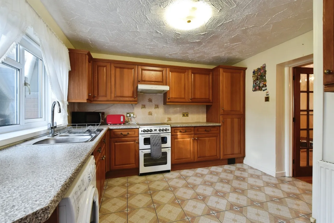 Cwmneol Place, Aberdare, CF44, photo 6