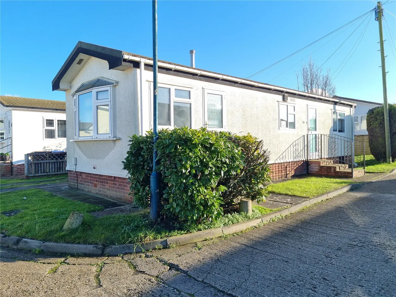 2 bed mobile home for sale — Hillcrest Park, Wilbury Hills Road, Letchworth Garden City, Hertfordshire, SG6