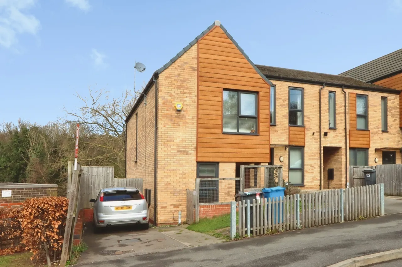 2 bed house for sale — Park Spring Drive, Sheffield, S2