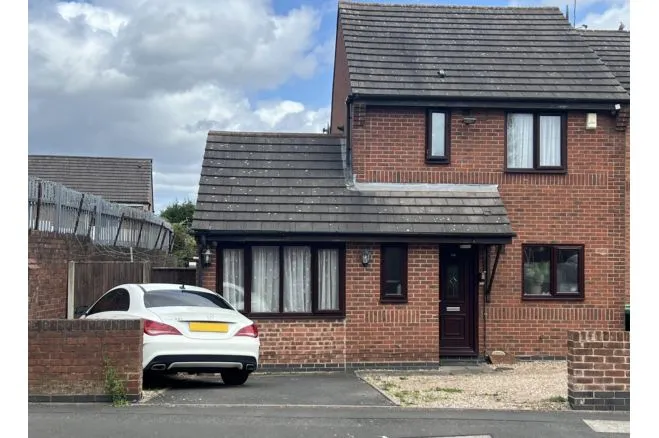 3 bed house for sale — Tividale Street, Tipton