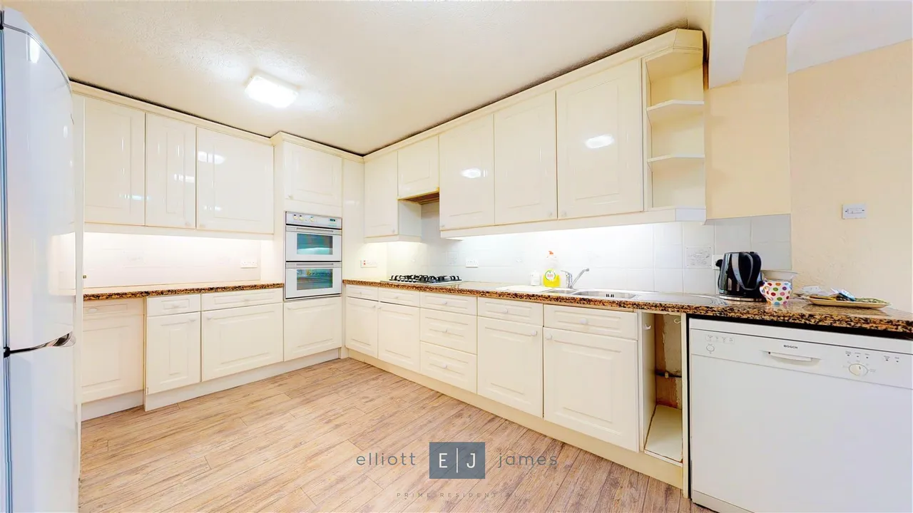 Hainault Grove, Chigwell, photo 3