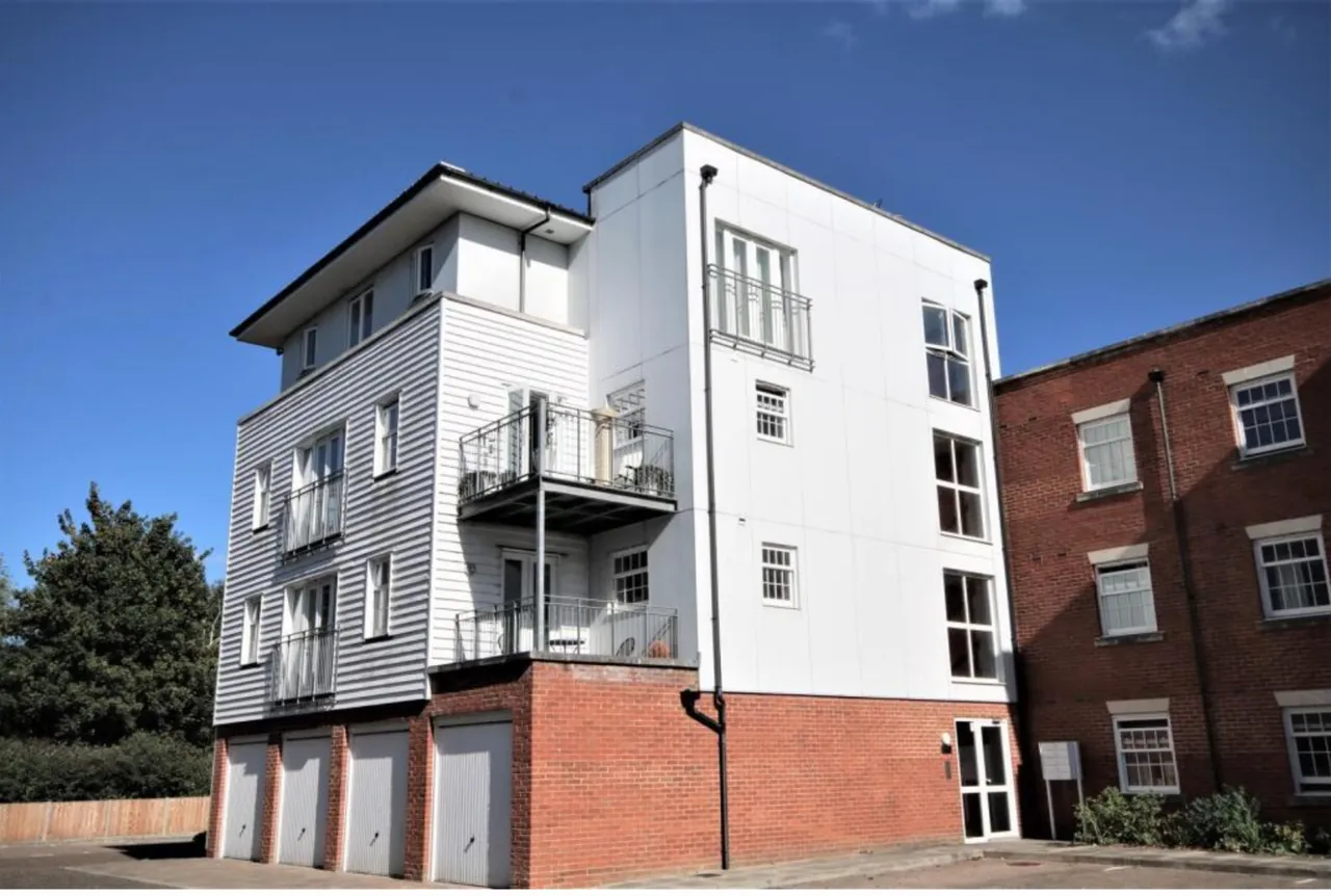 2 bed flat for sale, Waters Edge, Canterbury, CT1