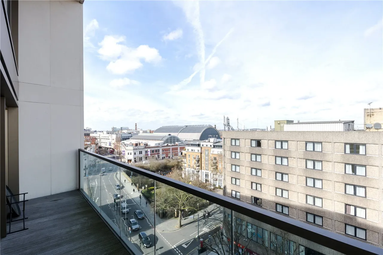 2 bed flat for sale — Charles House, Kensington High Street...