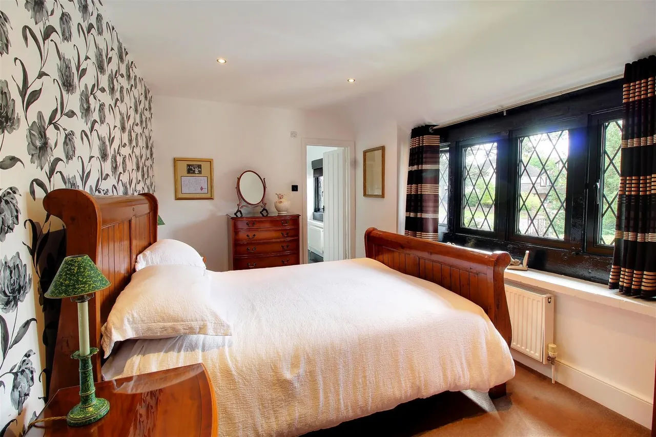 Brookmans Avenue, Brookmans Park AL9 7QG, photo 18
