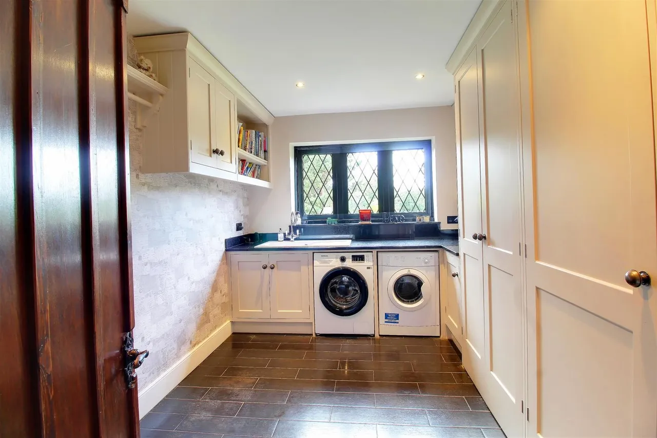Brookmans Avenue, Brookmans Park AL9 7QG, photo 17